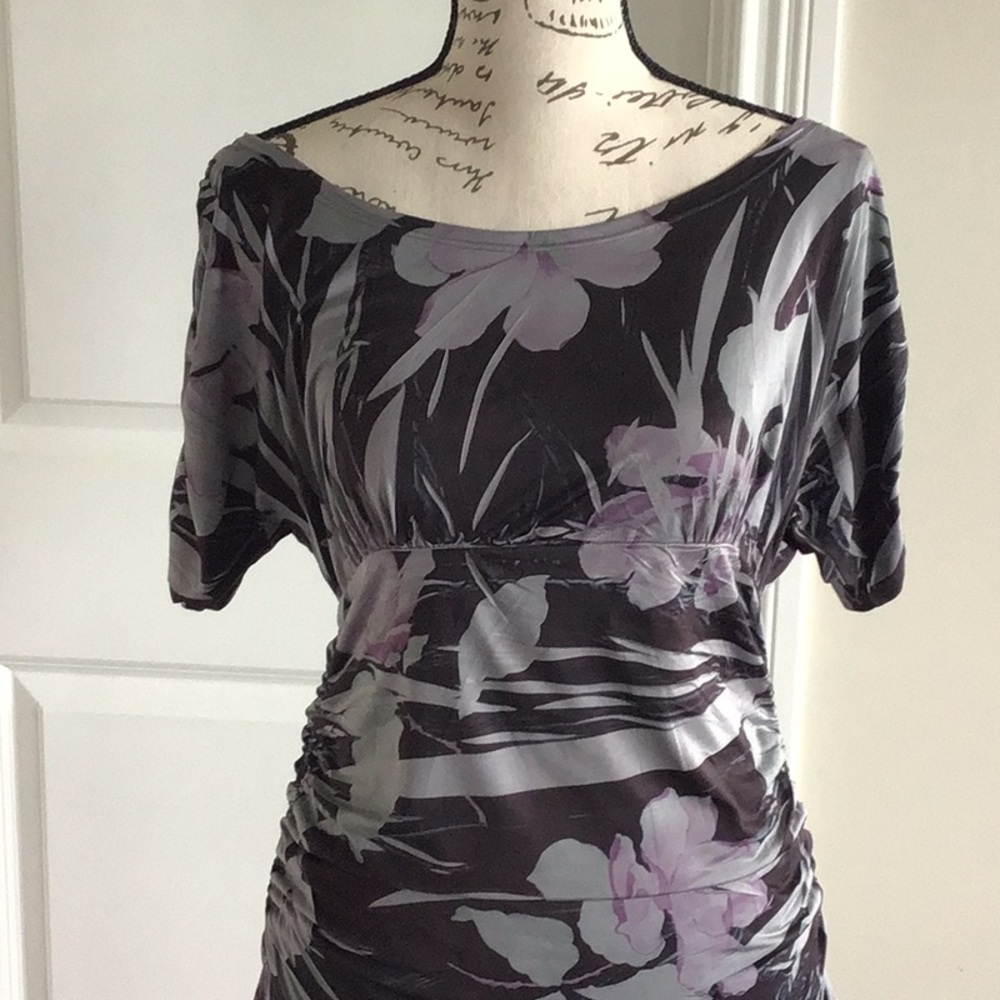 Short sleeve Plum Burgundy gray lilac Flowers top  form fitted blouse